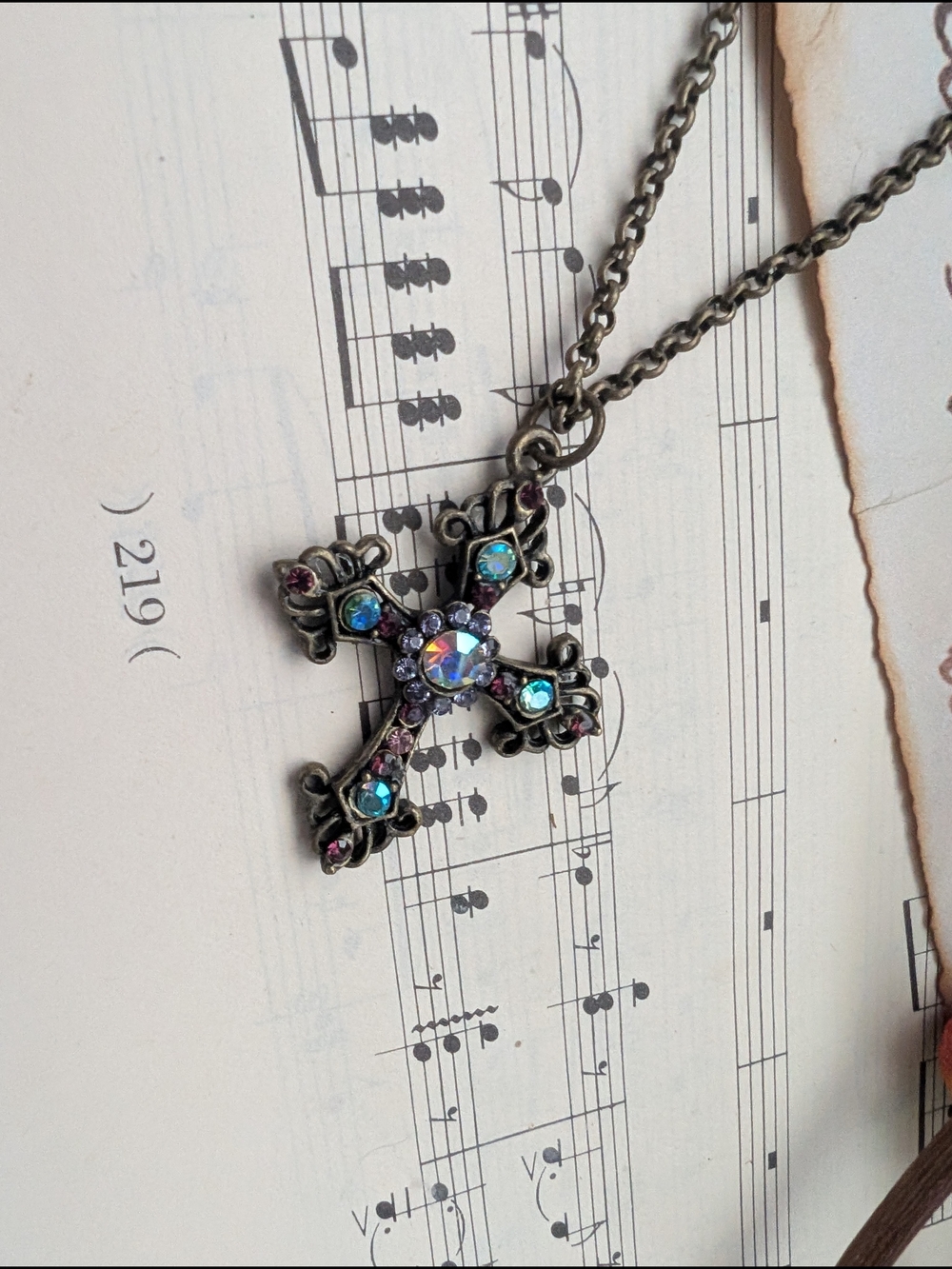 Vintage-Inspired Iridescent Crystal Cross Pendant Necklace - Unbranded - Picture 5 of 10